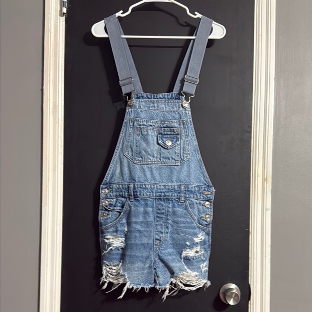 American Eagle 90s Boyfriend Shortall Frayed Hem Distressed Size: XS